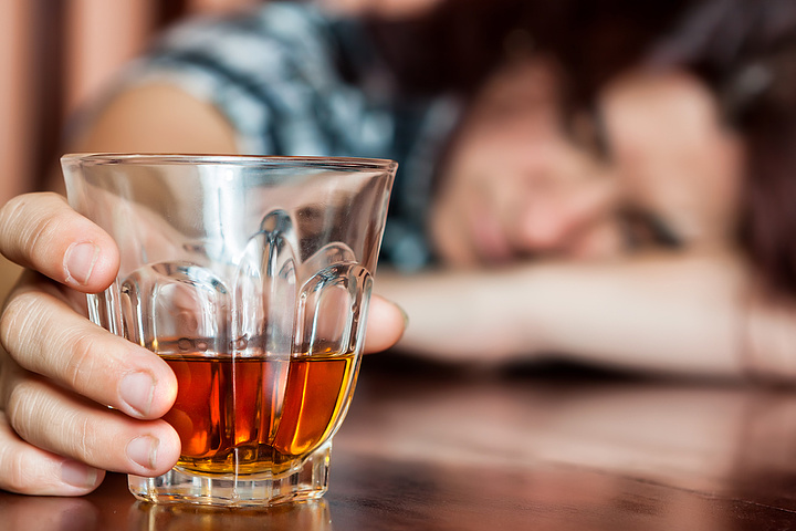 探索項(xiàng)出傳媒 免費(fèi)圖片素材與酒精飲料的視覺魅力